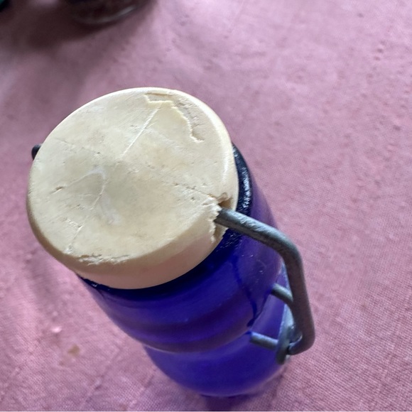 Vintage Cobalt Blue Glass Cream Jug - Embossed Cat Design - Picture 4 of 8